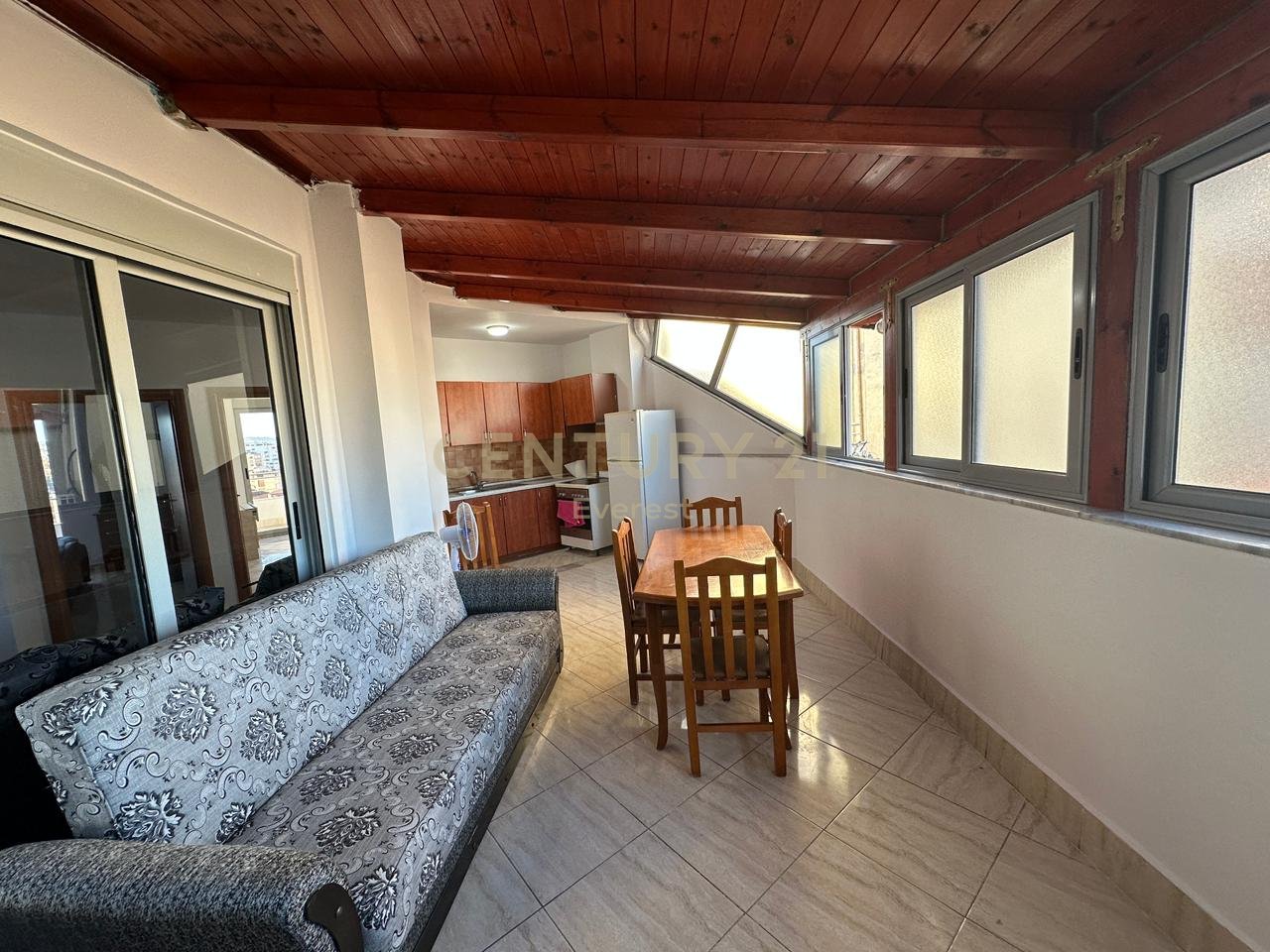 XHAMLLIKU, APARTAMENT 2+1 PER QIRA