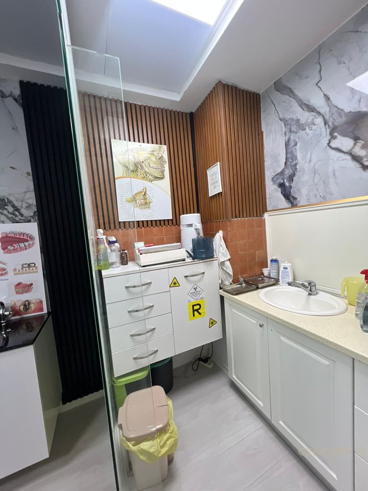 Ambient klinike dentare per qera tek Komuna e Parisit!