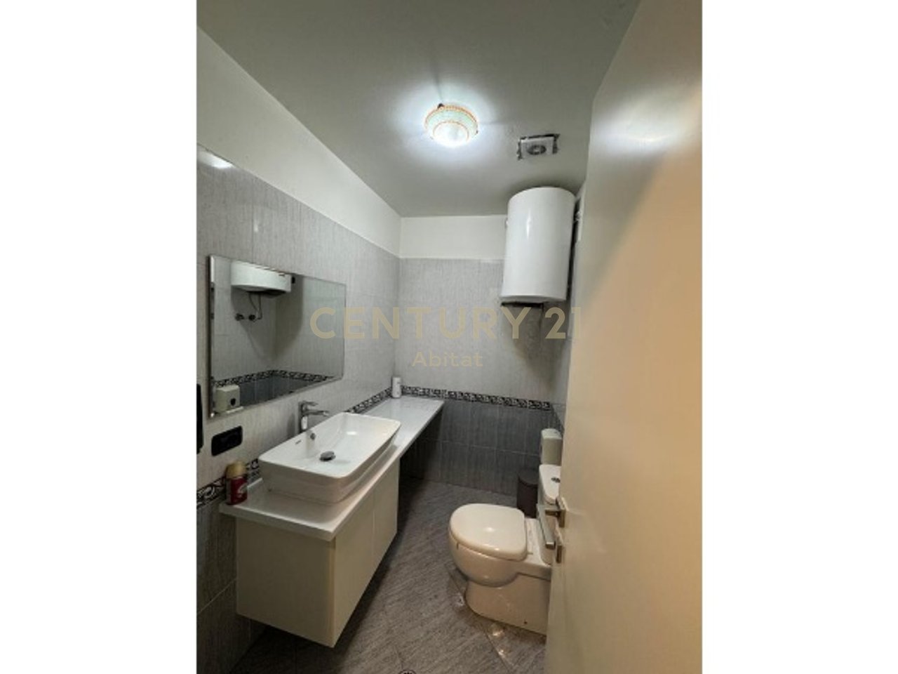 JAPIM APARTAMENT PER ZYRA, PERBALLE DREJTORISE SE POLICISE