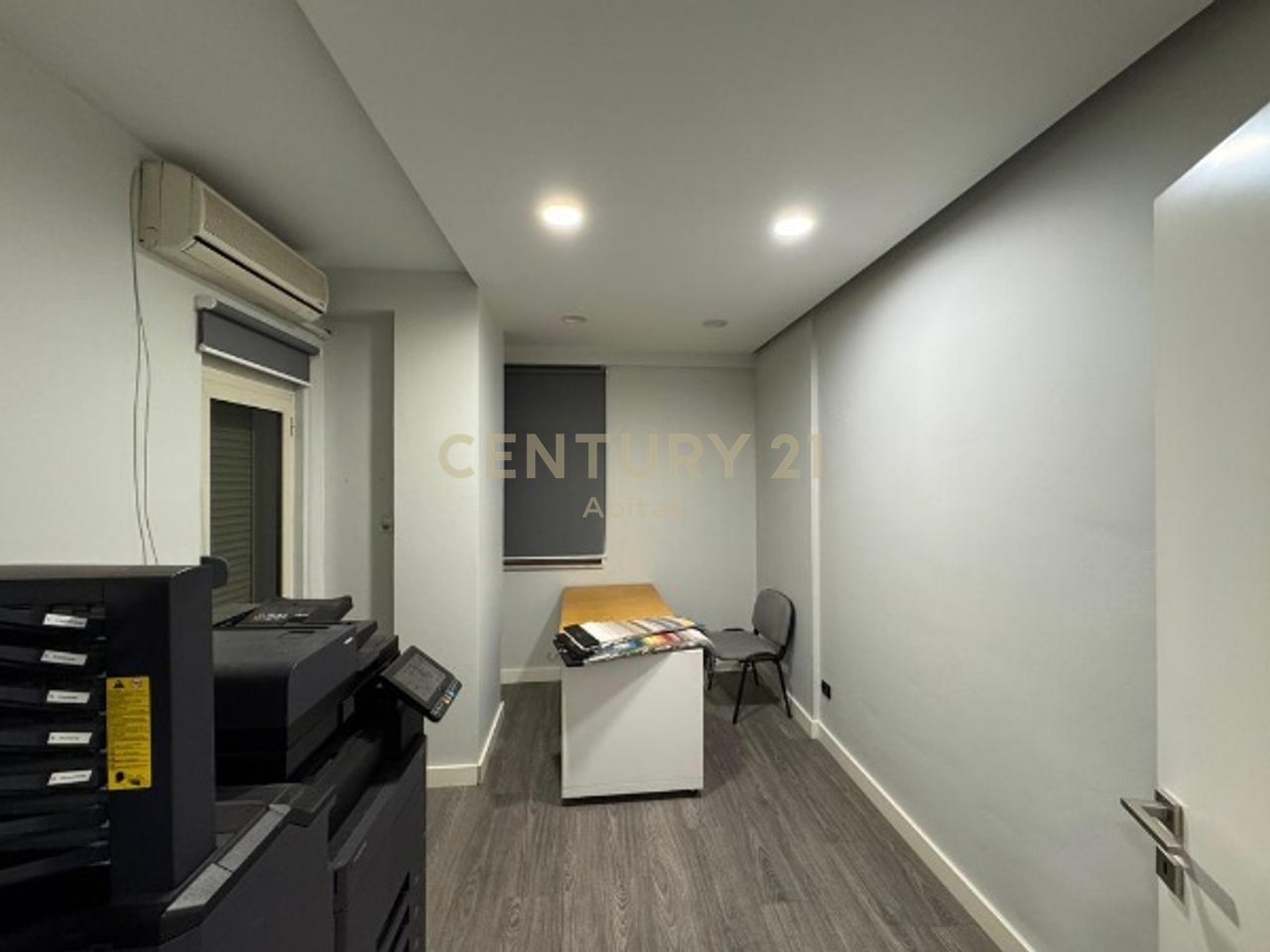 JAPIM APARTAMENT PER ZYRA, PERBALLE DREJTORISE SE POLICISE