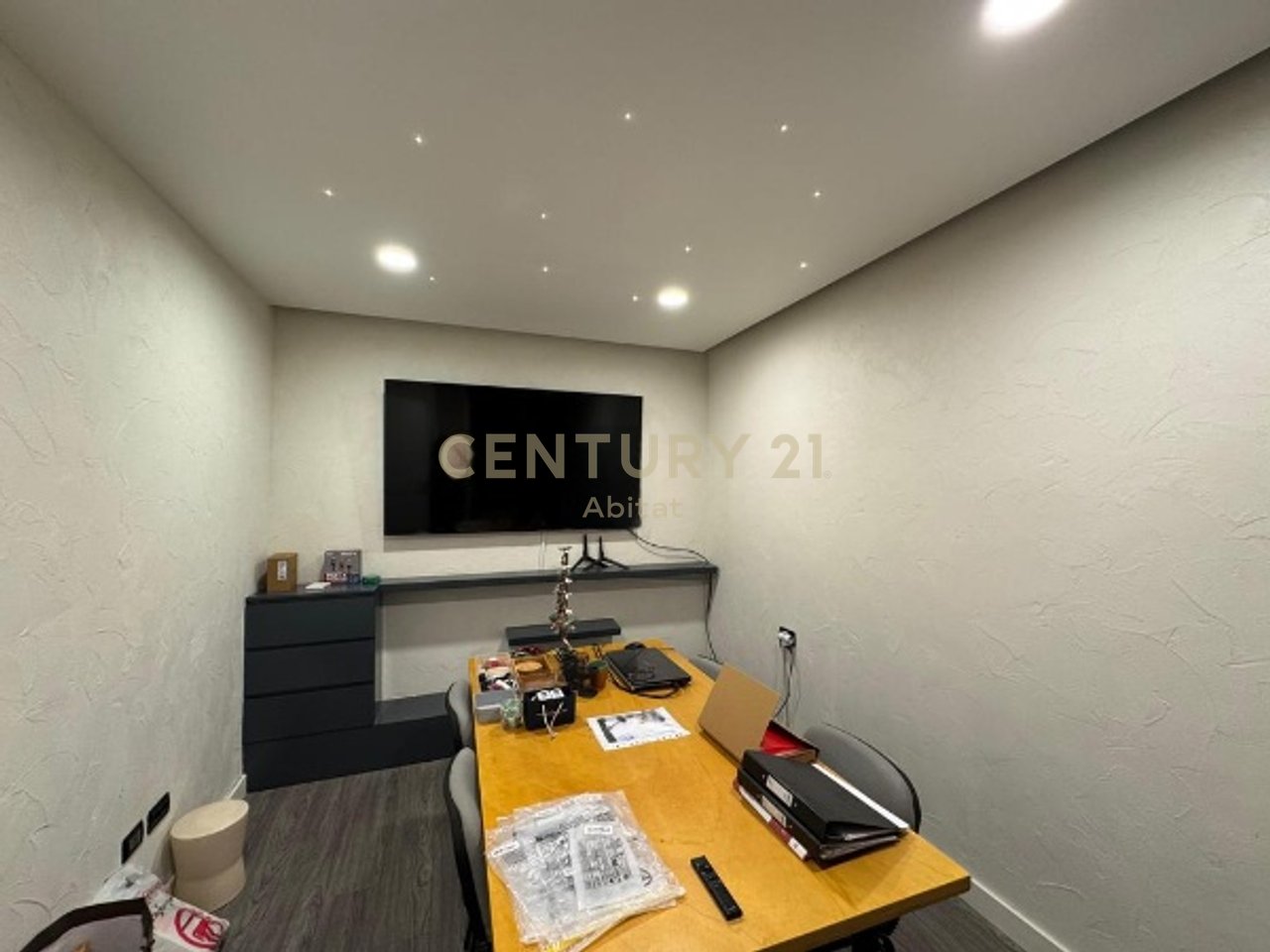 JAPIM APARTAMENT PER ZYRA, PERBALLE DREJTORISE SE POLICISE