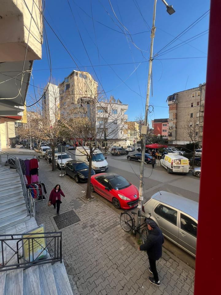 Spazio Commerciale in Vendita Vicino alla Scuola di Balletto!