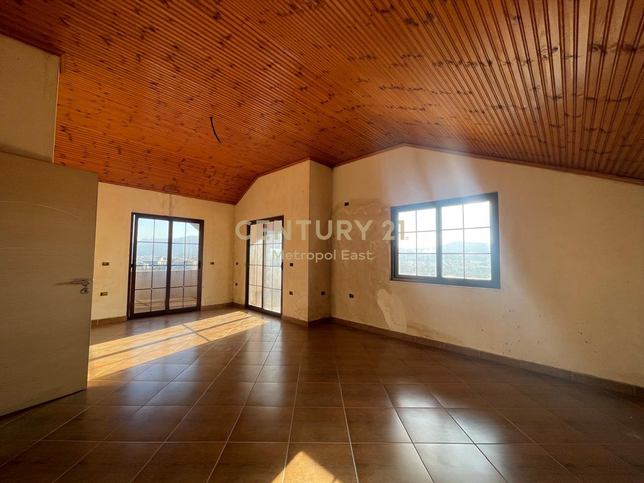 VILLA SU DUE PIANI IN VENDITA A SAUK TE RI