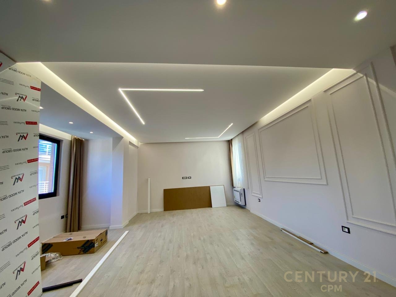 NON VENDERE O AFFITTARE L'EDIFICIO DI APPARTAMENTI DI 5 PIANI