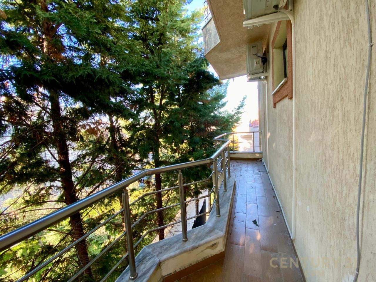 NON VENDERE O AFFITTARE L'EDIFICIO DI APPARTAMENTI DI 5 PIANI