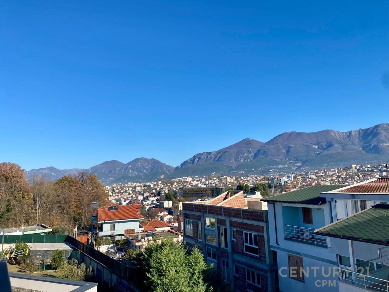 NON VENDERE O AFFITTARE L'EDIFICIO DI APPARTAMENTI DI 5 PIANI