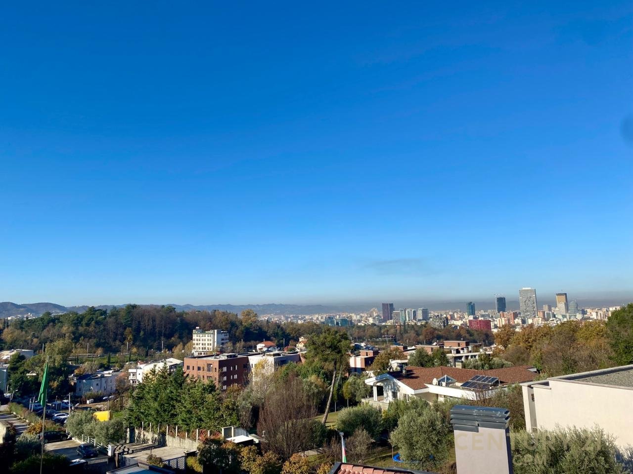 NON VENDERE O AFFITTARE L'EDIFICIO DI APPARTAMENTI DI 5 PIANI