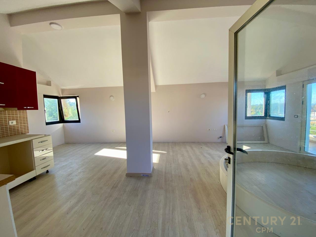 NE ZONEN E SAUKUT TE RI TEK XIBRAKU SHESIM STUDIO APARTAMENT +1 POST PARKIMI