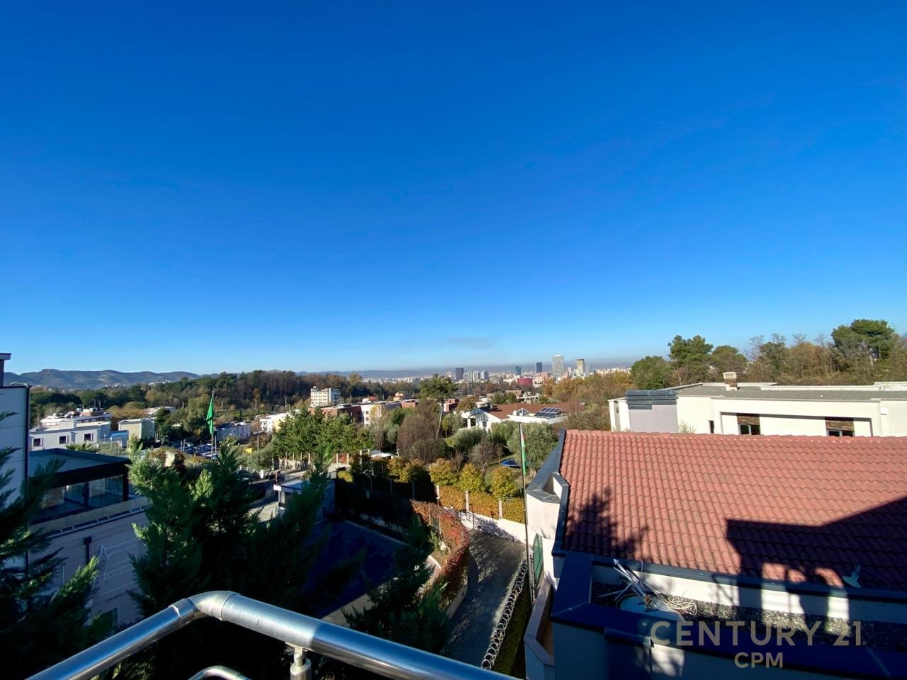 NE ZONEN E SAUKUT TE RI TEK XIBRAKU SHESIM STUDIO APARTAMENT +1 POST PARKIMI