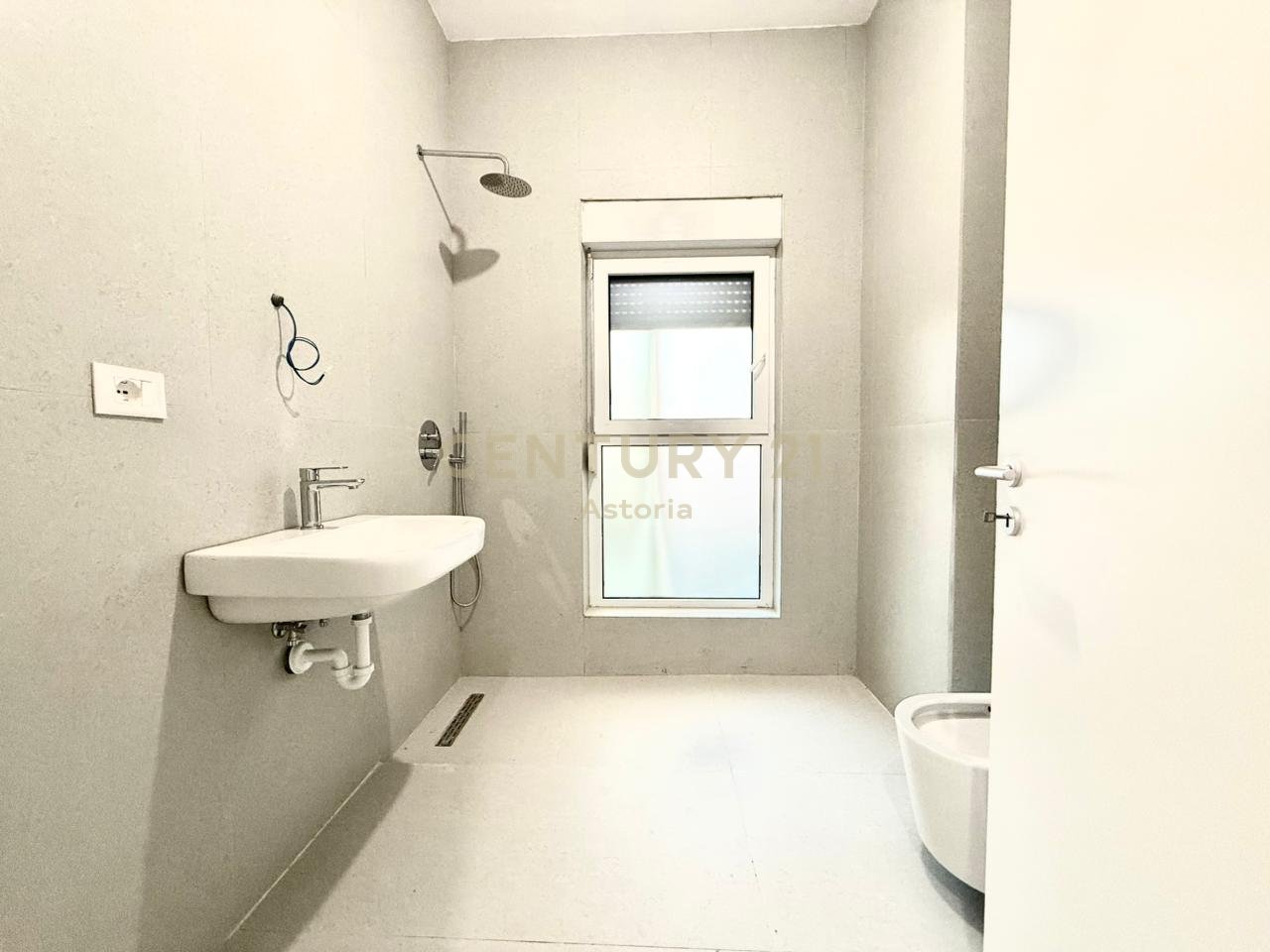 COMMERCIAL SPACE FOR RENT + PARKING SPACE AT KADIU RESIDENCE