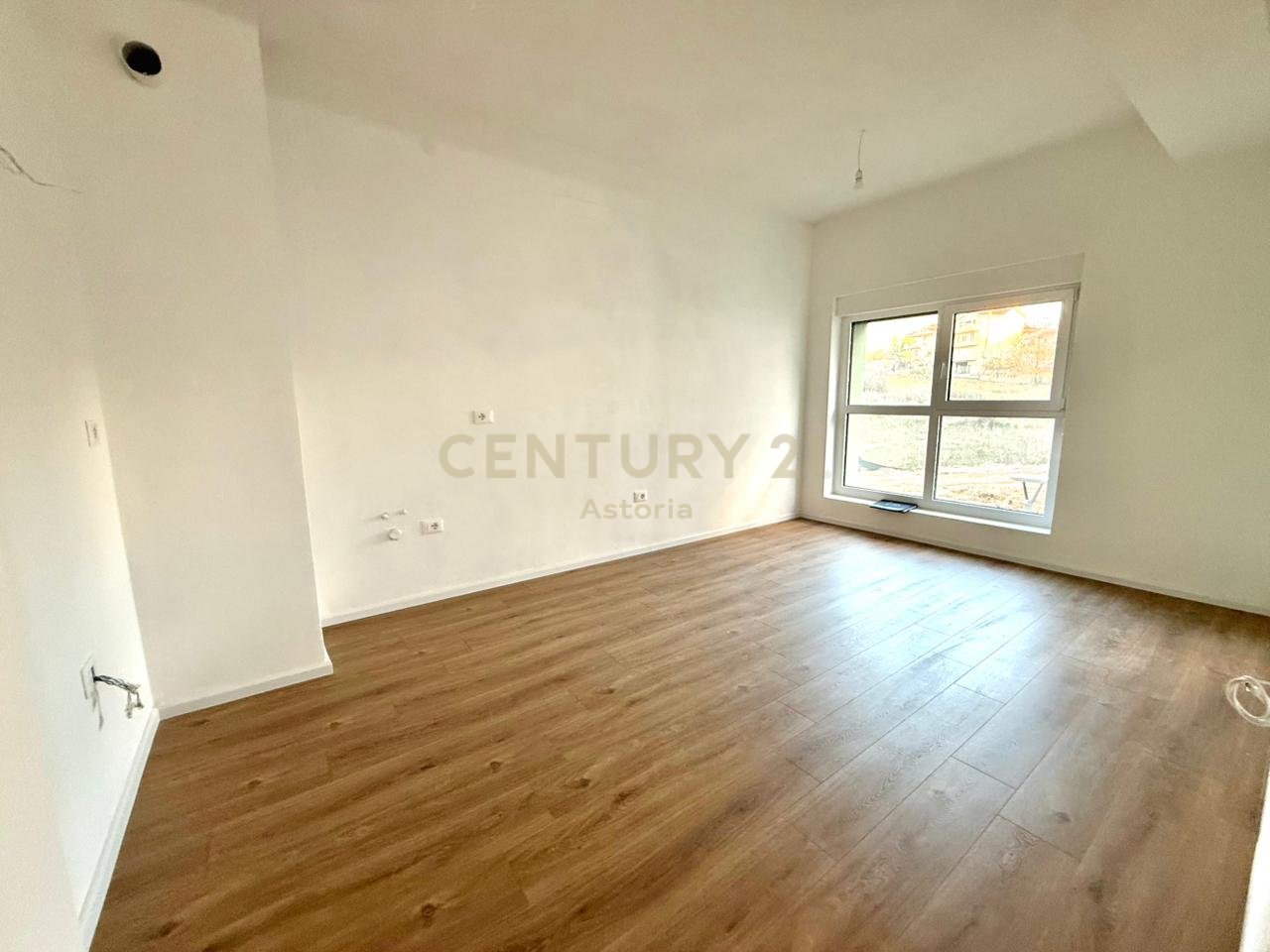 COMMERCIAL SPACE FOR RENT + PARKING SPACE AT KADIU RESIDENCE