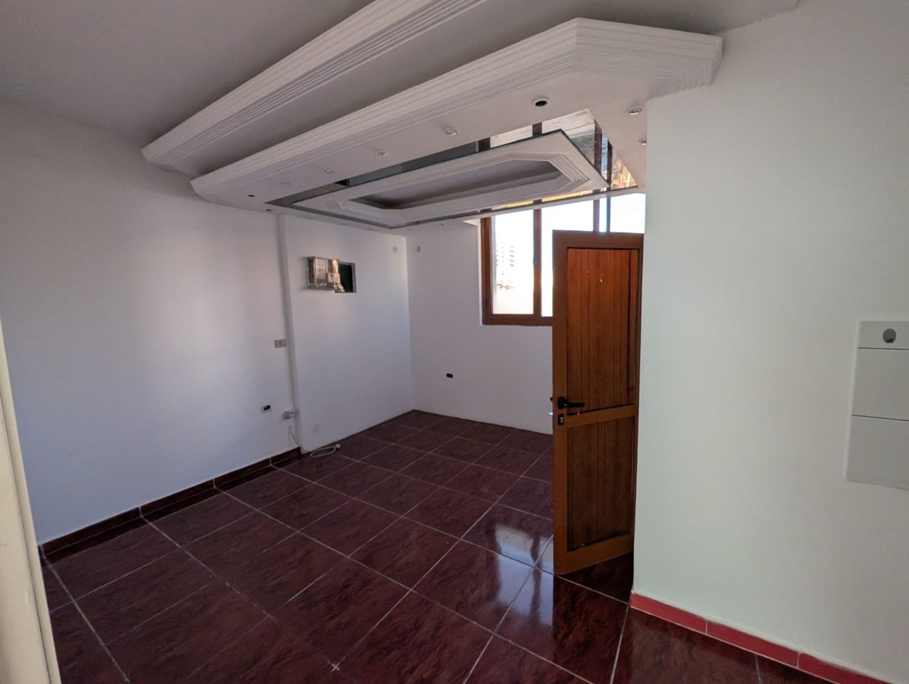 NJESI PER QIRA,PRANE KRYQEZIMIT RINIA!