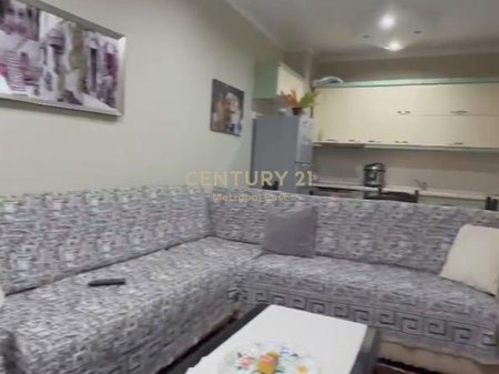 Shitet apartament 2+1 ne Yzberisht