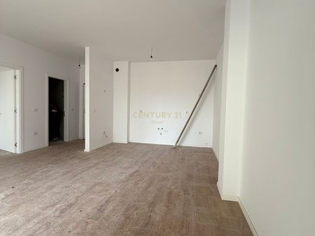 Shitet Apartament 1+1 pranë “Lungomere 1”