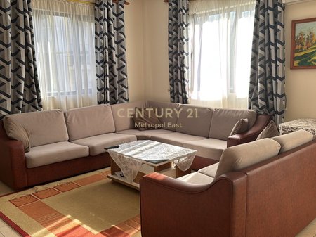 Shitet Apartament 2+1+1 (me 2 ballkone)