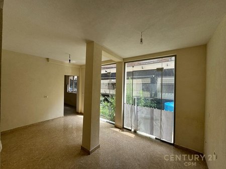 WE RENT SPACE ON BARRIKADAVE STREET!