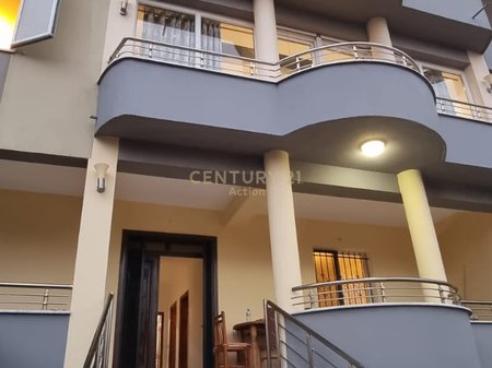 Jepen me qira dy katet e nje vile ne Fresk afer Rezidences Topi!