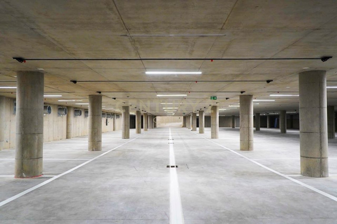 Shitet post parkimi 30.6m2 tek Usluga, Ish Stacioni i Trenit