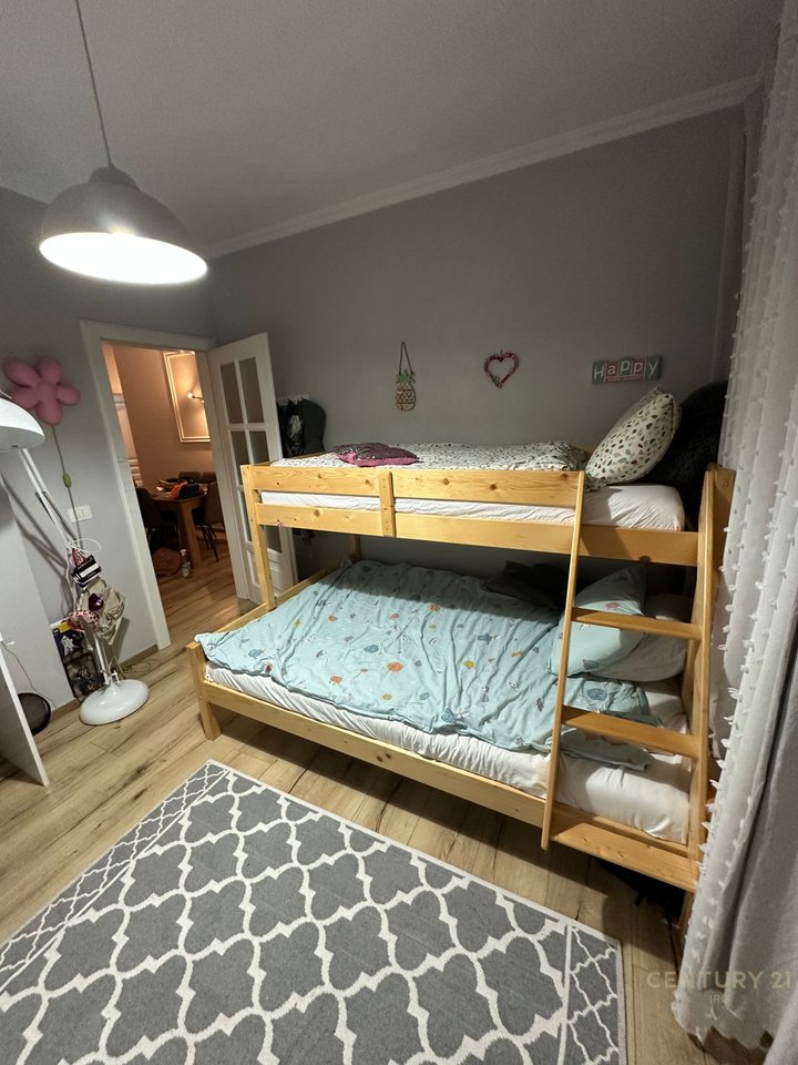 APARTAMENT 2+1 ME QERA TE KOPSHTI BOTANIK, TIRANË.