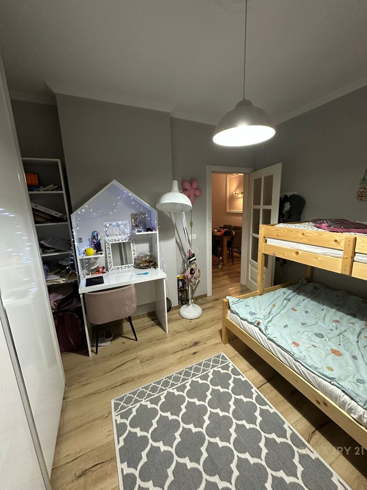 APARTAMENT 2+1 ME QERA TE KOPSHTI BOTANIK, TIRANË.