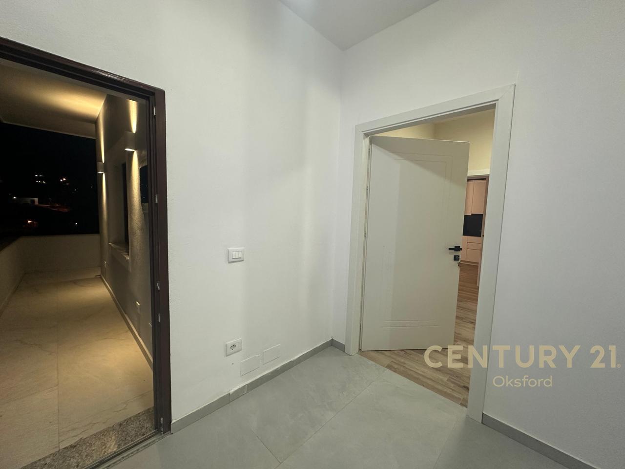APARTAMENT PER QIRA  2+1 ME POST PARKIMI NE SAUK I RI!
