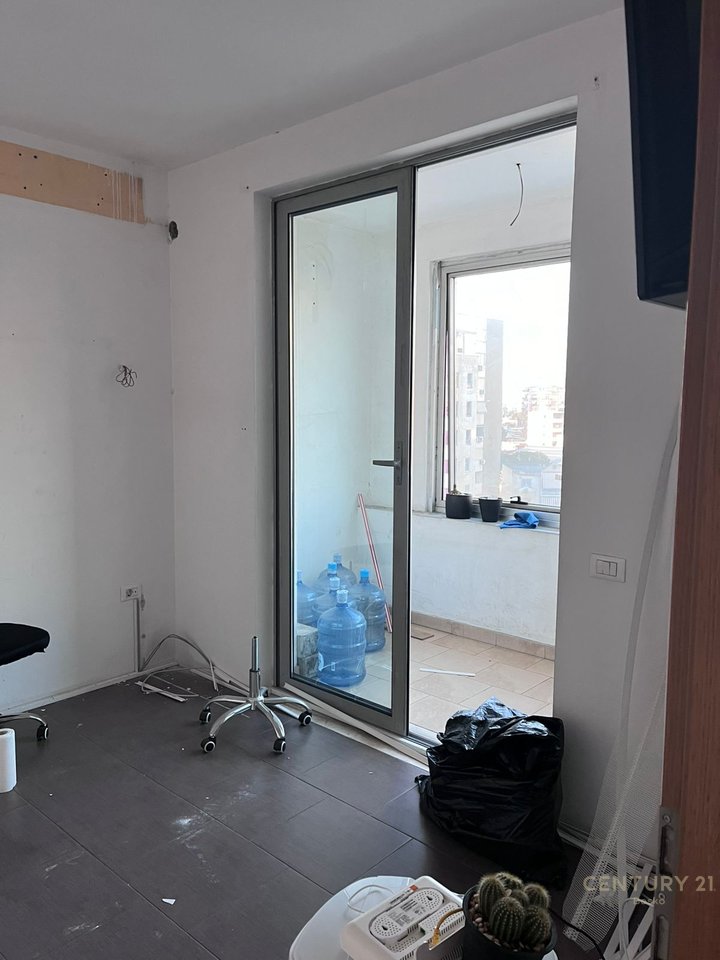 AFFITTASI, SPAZIO UFFICIO, ZOGU I ZI, TIRANA!