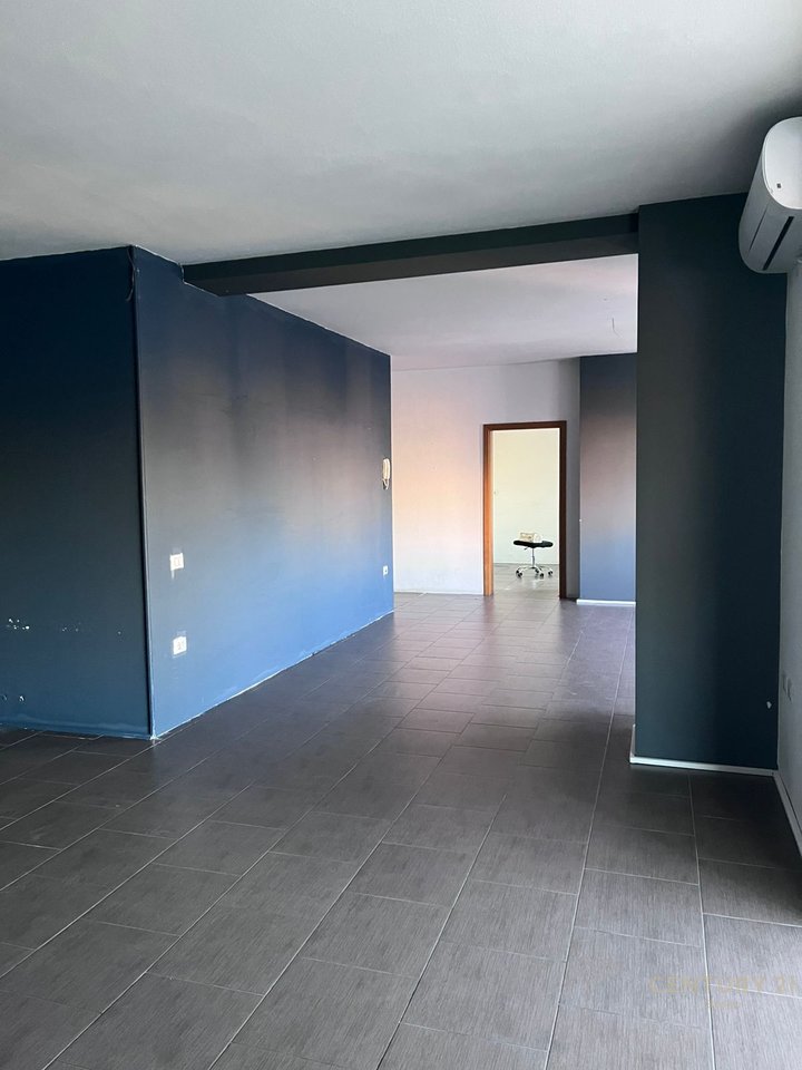 AFFITTASI, SPAZIO UFFICIO, ZOGU I ZI, TIRANA!