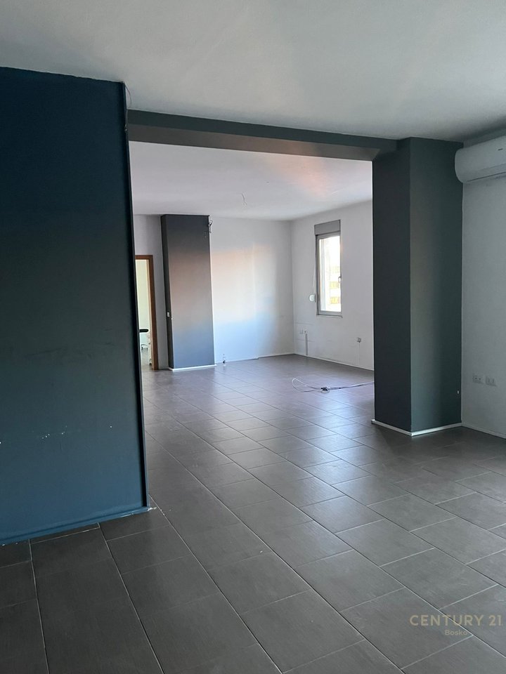 AFFITTASI, SPAZIO UFFICIO, ZOGU I ZI, TIRANA!