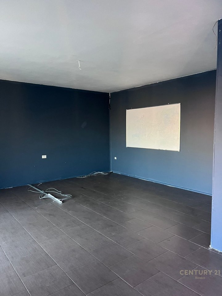 AFFITTASI, SPAZIO UFFICIO, ZOGU I ZI, TIRANA!