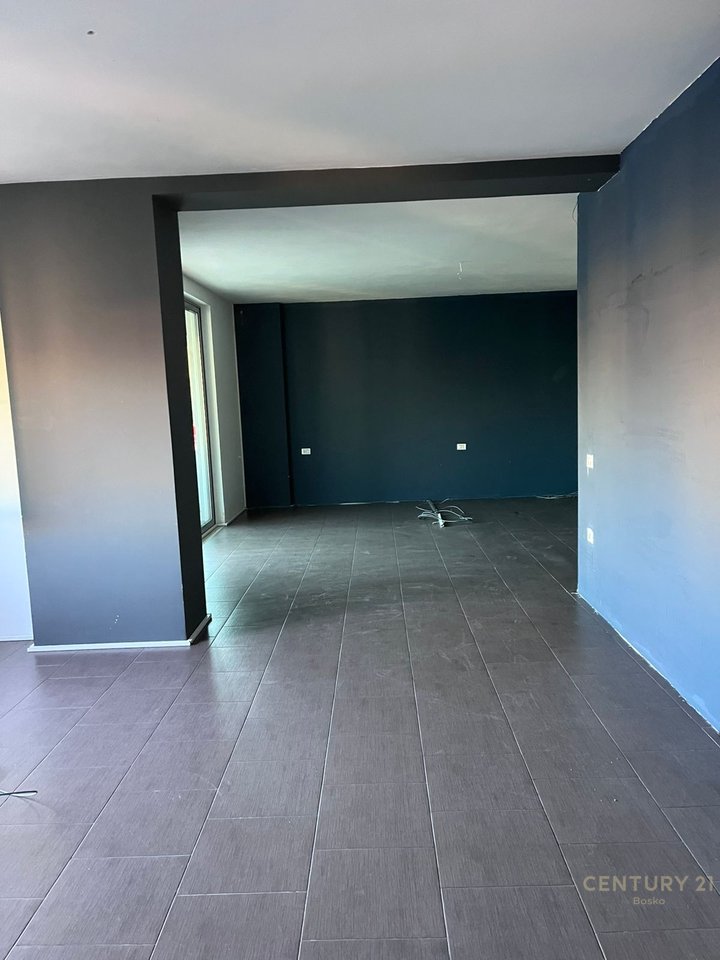 AFFITTASI, SPAZIO UFFICIO, ZOGU I ZI, TIRANA!