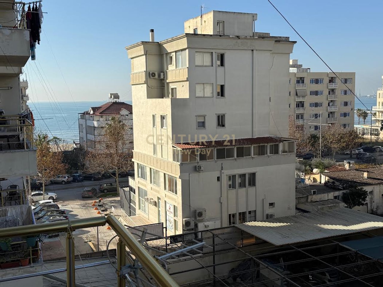 Apartament 1+1 në shitje në Plazh, Durrës, te Rrota e Kuqe