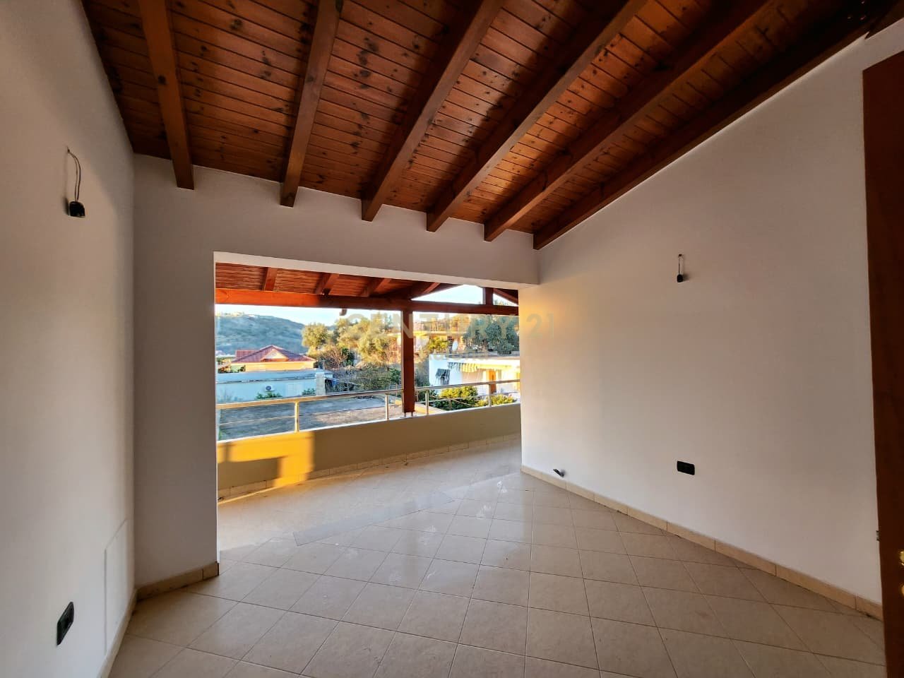 Shtëpi Private 3-Katëshe me Qira në Vlorë