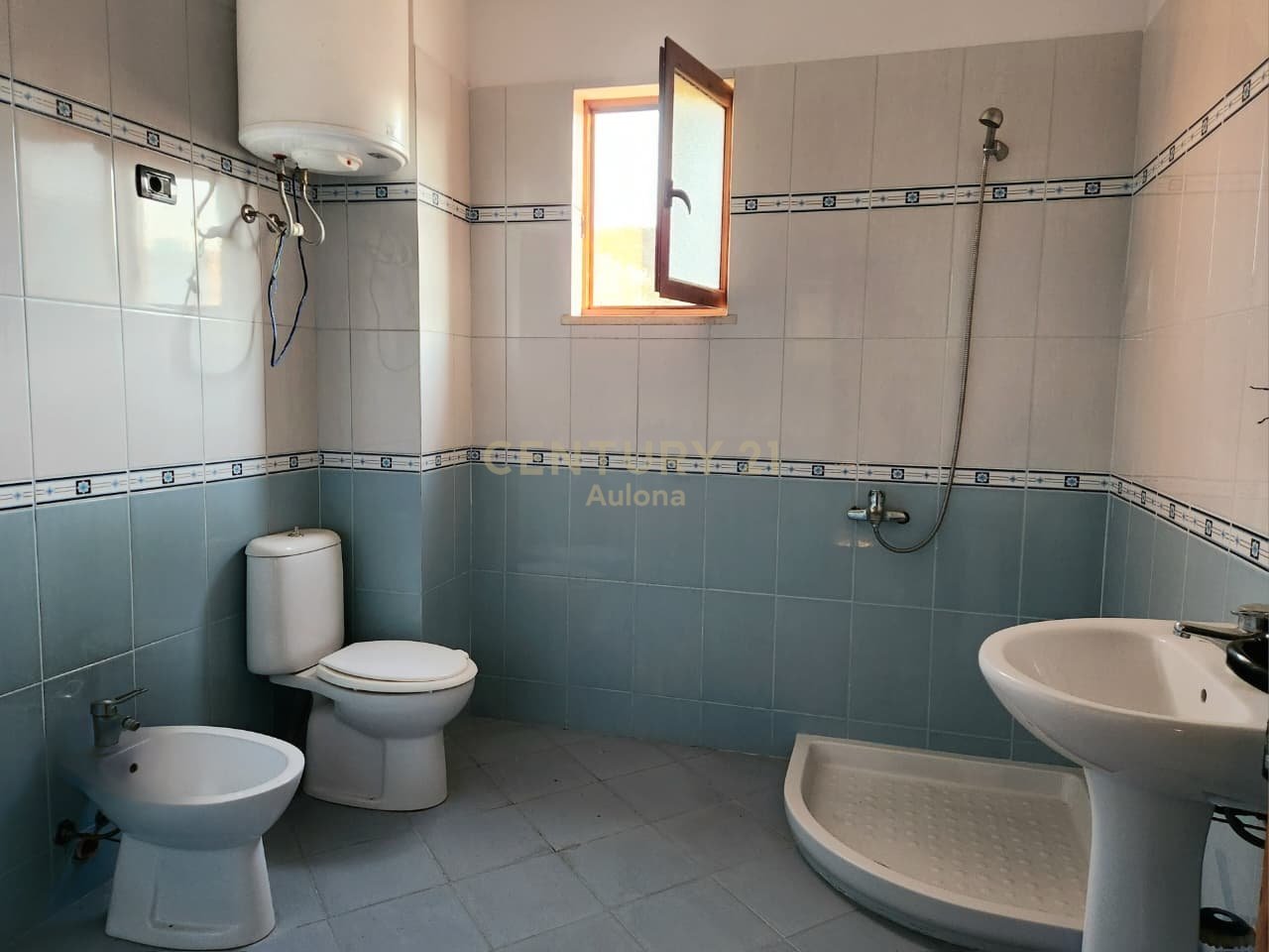 Shtëpi Private 3-Katëshe me Qira në Vlorë