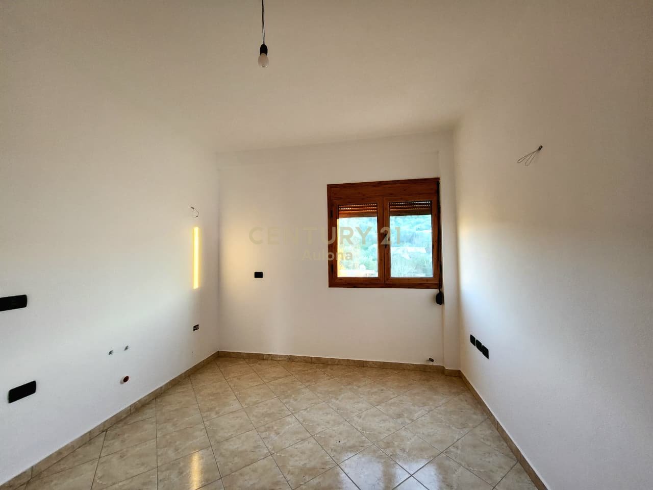 Shtëpi Private 3-Katëshe me Qira në Vlorë