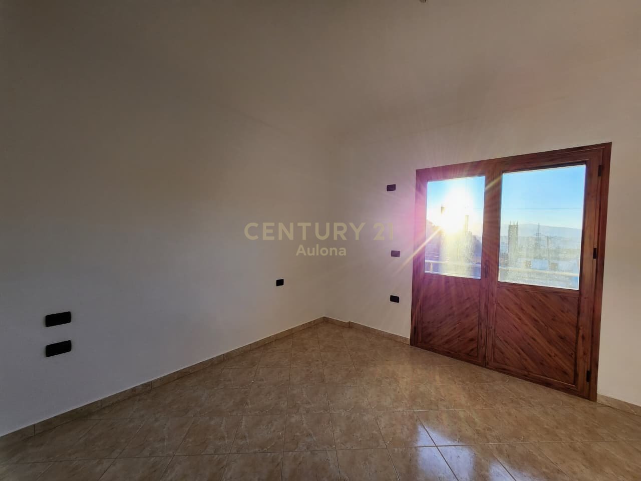 Shtëpi Private 3-Katëshe me Qira në Vlorë