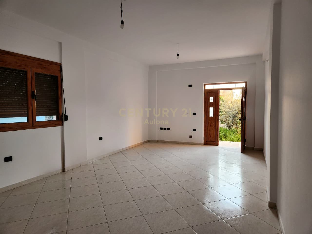 Shtëpi Private 3-Katëshe me Qira në Vlorë