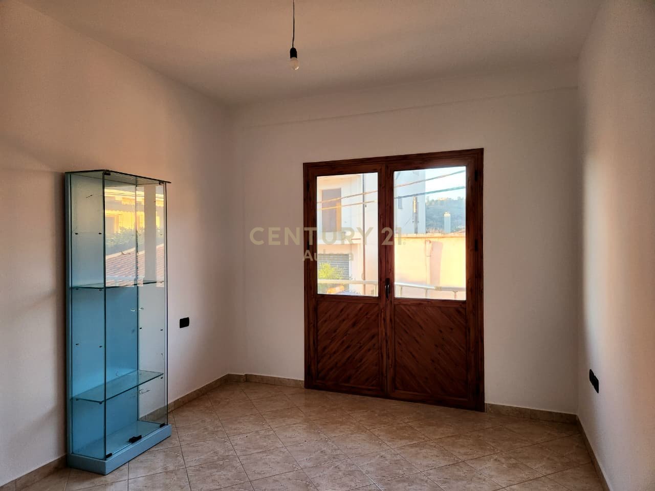 Shtëpi Private 3-Katëshe me Qira në Vlorë