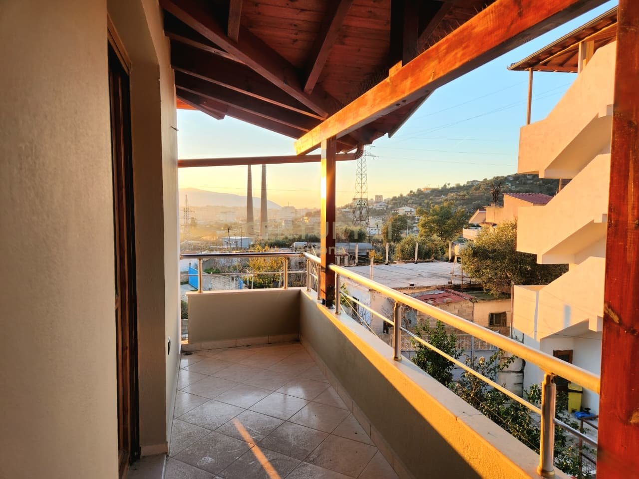 Shtëpi Private 3-Katëshe me Qira në Vlorë