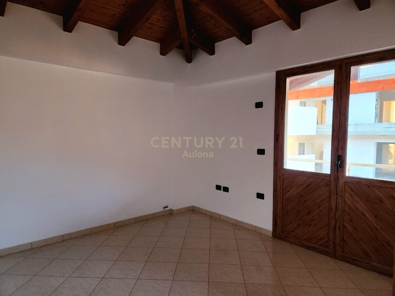 Shtëpi Private 3-Katëshe me Qira në Vlorë