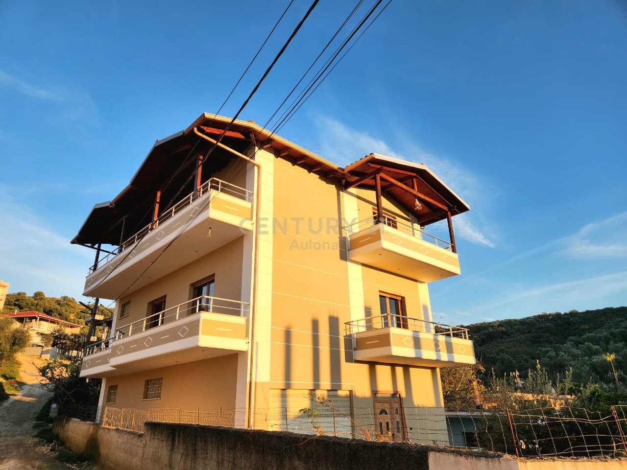 Shtëpi Private 3-Katëshe me Qira në Vlorë