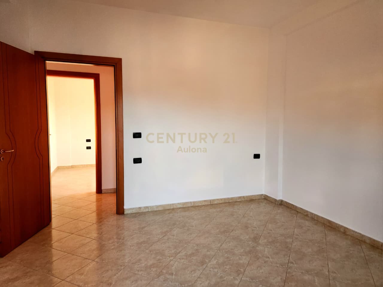 Shtëpi Private 3-Katëshe me Qira në Vlorë