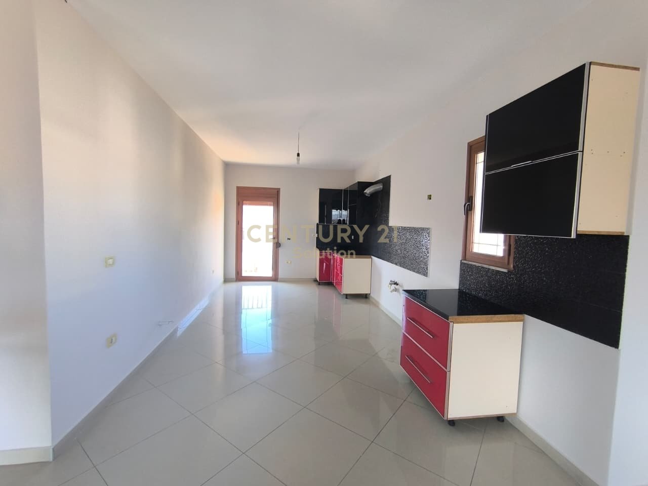 JEPET ME QIRA APARTAMENT 3+1 NE MISTO MAME!