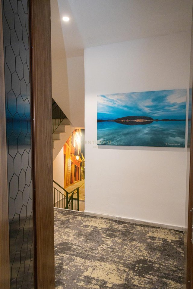 In Vendita: Mini Hotel di Lusso, Vicino al Centro Storico di Vlora