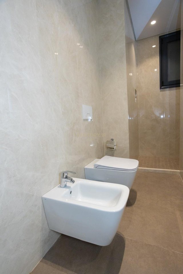 In Vendita: Mini Hotel di Lusso, Vicino al Centro Storico di Vlora