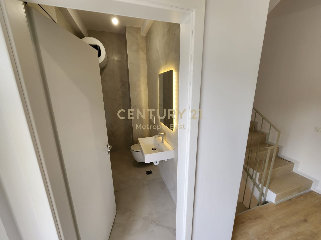 3-story villa for rent, near ABA Residence – Farkë.