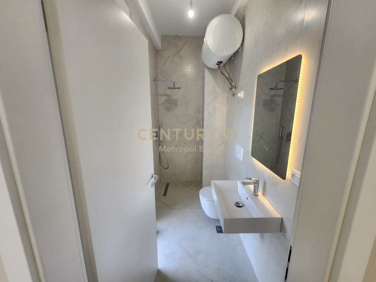 3-story villa for rent, near ABA Residence – Farkë.