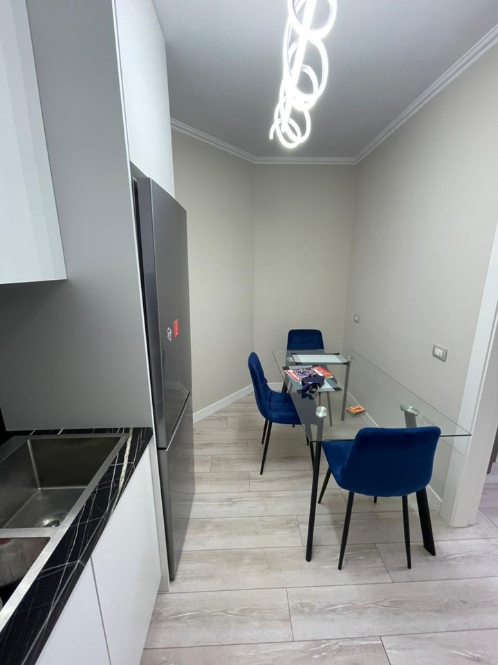 Apartament 1+1 Me Qira në Rruga e Kosovarëve, Kompleksi Dinamo, Tiranë .