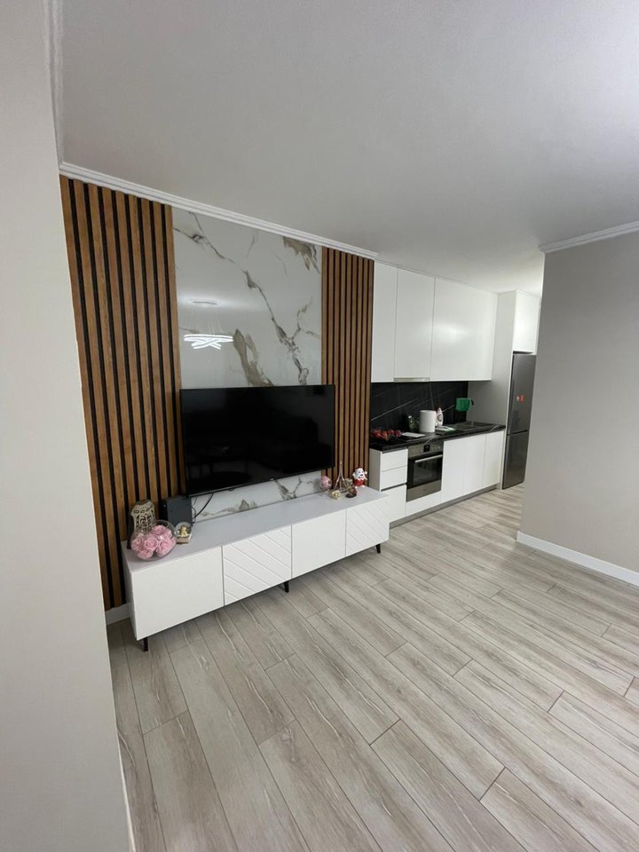 Apartament 1+1 Me Qira në Rruga e Kosovarëve, Kompleksi Dinamo, Tiranë .