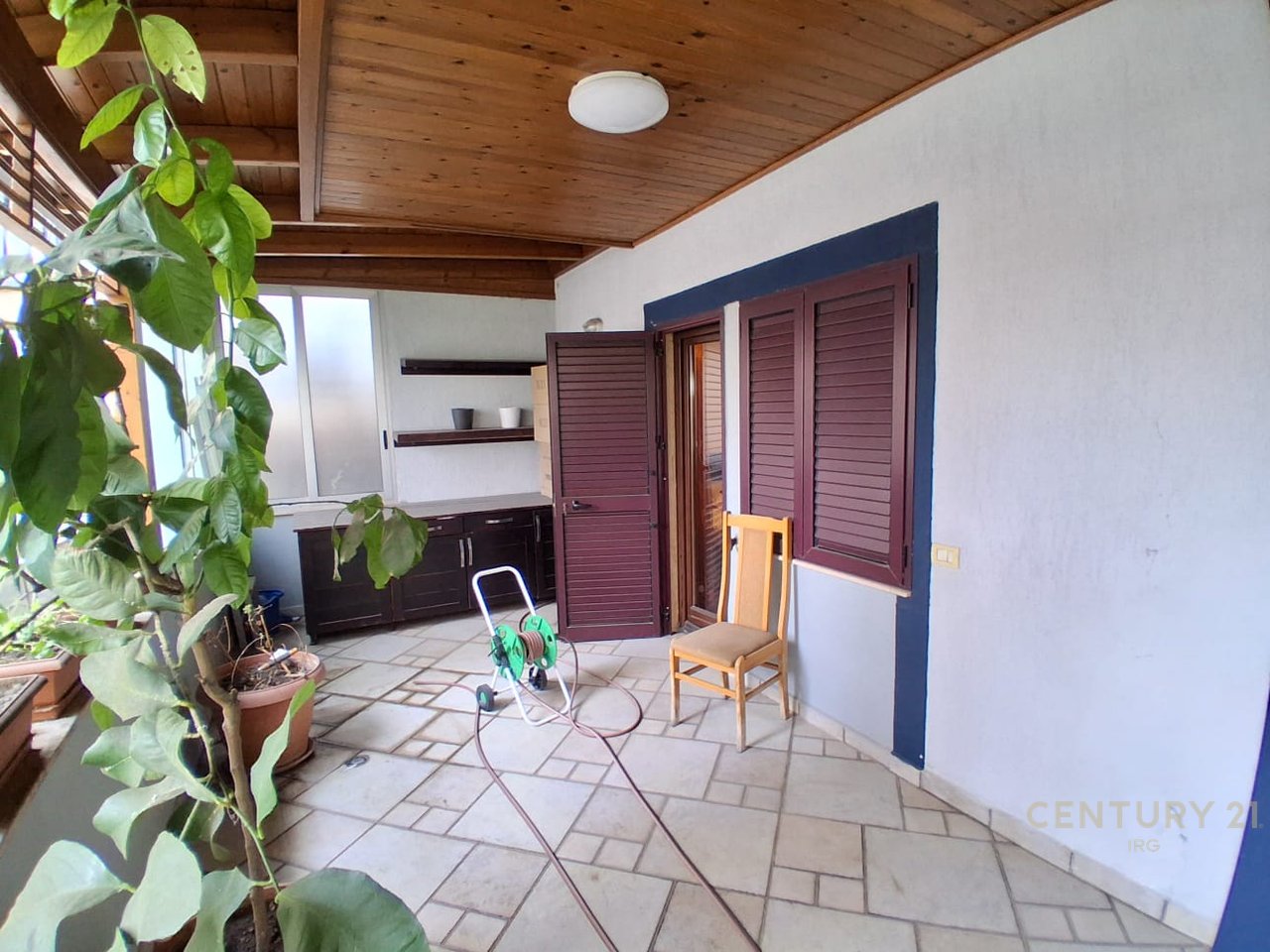 APARTMENT WITH VERANDA FOR SALE NEAR THE GUARD OF THE REPUBLIC