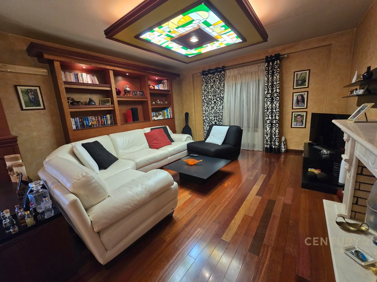 APARTMENT WITH VERANDA FOR SALE NEAR THE GUARD OF THE REPUBLIC